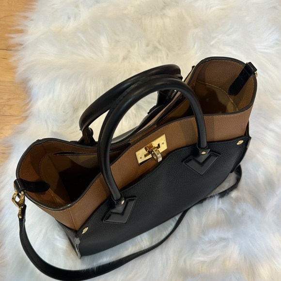 Louis Vuitton On My Side MM Tote Crossbody - Picture 10 of 16